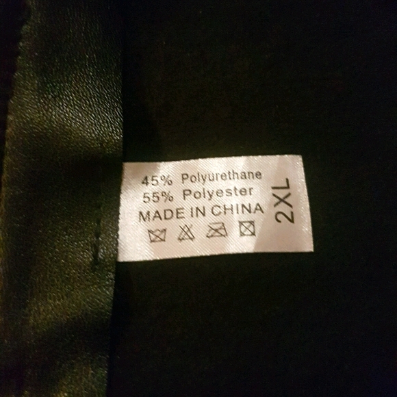 Pleather mini skirt. Large/X-large - Picture 3 of 3